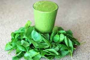 grüner Stuhlgang - chlorophyllhaltige Nahrungsmittel - Spinat, Salat