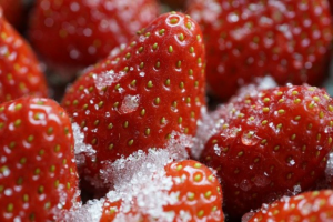 Zuckersucht - gezuckerte Erdbeeren